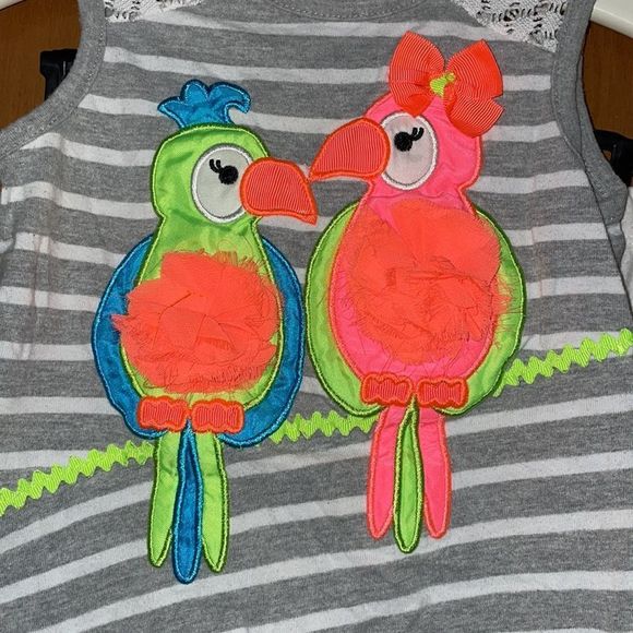•COUNTING DASIES• Bouqitue style little girls neon parrots outfit in size 4 EUC - Picture 3 of 10